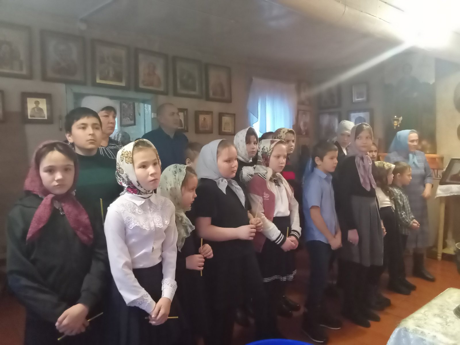 В праздник Крещения Господня, наши ребята 1- 6 классов посетили храм Иоанна Богослова..