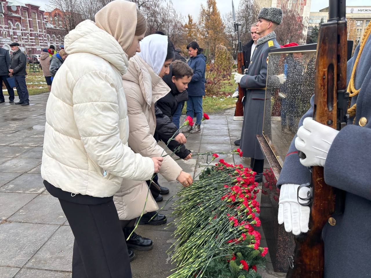 Герои никогда не умирают - Герои в нашей памяти живут....