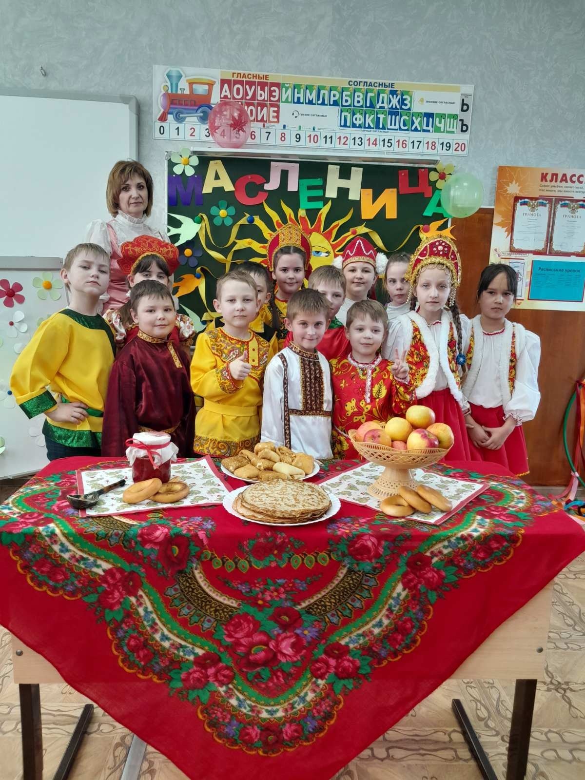 Масленица - один из самых весёлых праздников в году, который отмечается по всей России..