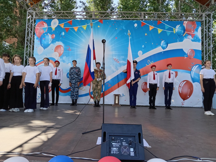 Накануне Дня России мы стали участниками мероприятия "Россия - Родина моя" на площади райцентра.